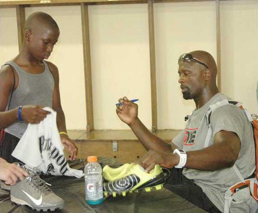 Vonnie signing.JPG
