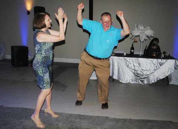 thompsons dancing at prom